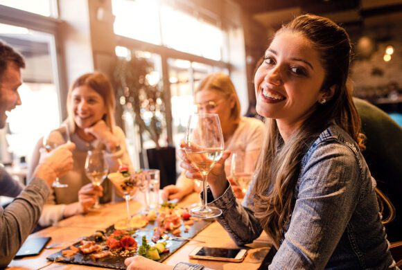 Letzte Restaurantrunde mit guten Freunden Letzte Restaurantrunde mit guten Freunden